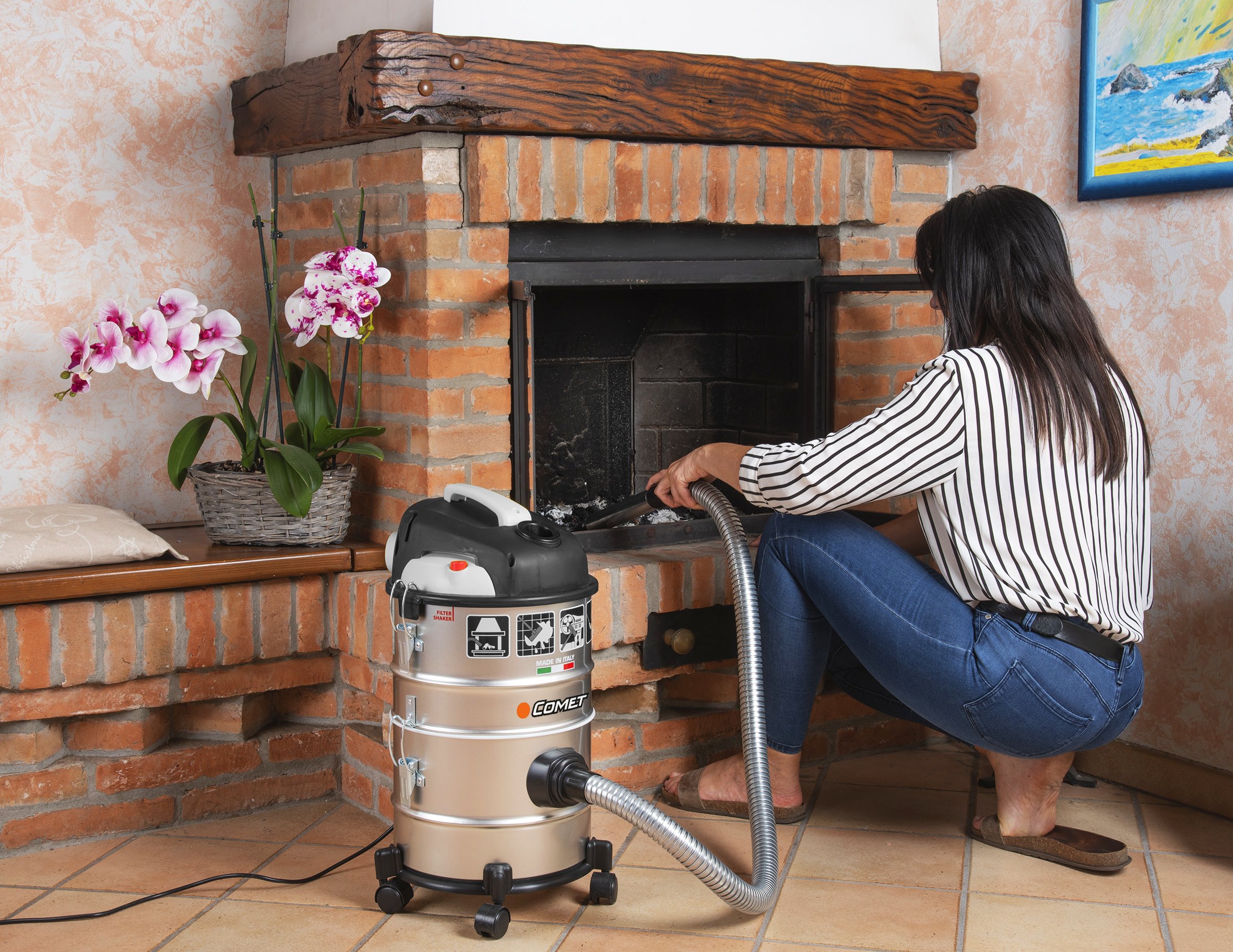 Cleaning your fireplace and stove with an ash vacuum cleaner